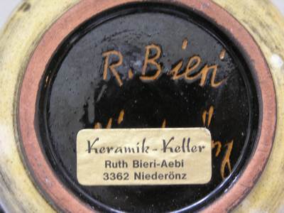 <p>Grösstes Online Verzeichnis von Schweizer Keramik Signaturen, Pressmarken und Keramikstempel der Schweiz, Online Datenbank - (C) by Antik und Rar</p>